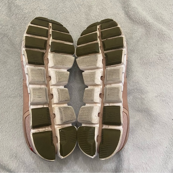 On Running Cloud Low Top Sneaker Shoes Size 7.5 - Picture 11 of 11